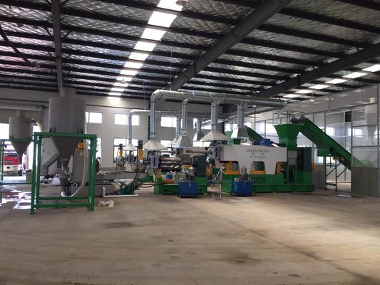 品質  PP Raffia Bag Granulating Plastic Recycling Machine Line 380V 50HZ 工場