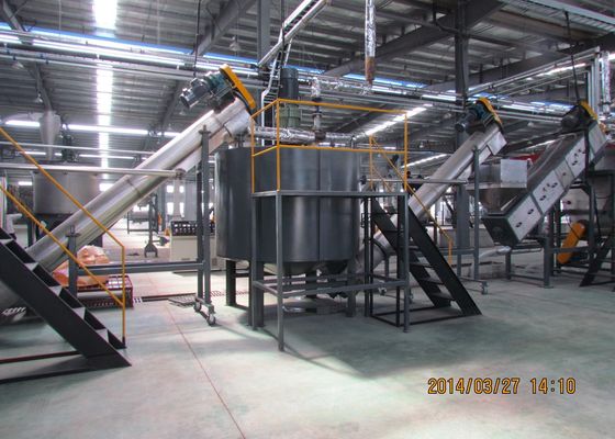 セリウムのプラスチック リサイクルの粉砕機、ラインをリサイクルする2000kg/Hペットびん