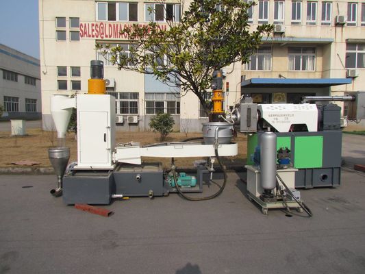 380V 50HZの単一ねじプラスチック粒状になるライン