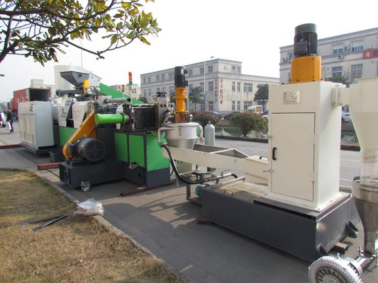 380V 50HZの単一ねじプラスチック粒状になるライン