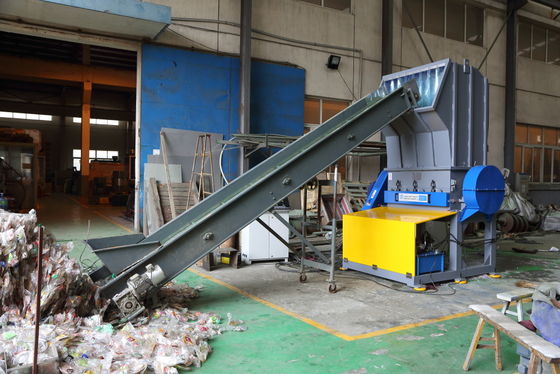 9CrSi刃のプラスチックびんの粉砕機、0.5t/Hプラスチック シュレッダーの造粒機