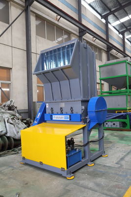 9CrSi刃のプラスチックびんの粉砕機、0.5t/Hプラスチック シュレッダーの造粒機