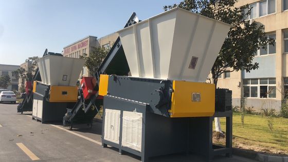 PLCシステム400kg/H 380V単一シャフトのシュレッダー機械