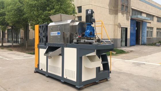 ペレタイジングを施す機械、機械、機械をリサイクルするpe PPをリサイクルする不用なプラスチック フィルムを絞る不用なPPによって編まれる袋PPのフィルム