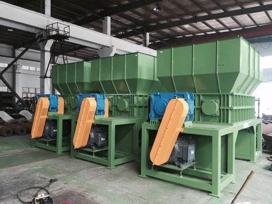 15ton/h廃物は二重シャフトのシュレッダー機械を撮影する
