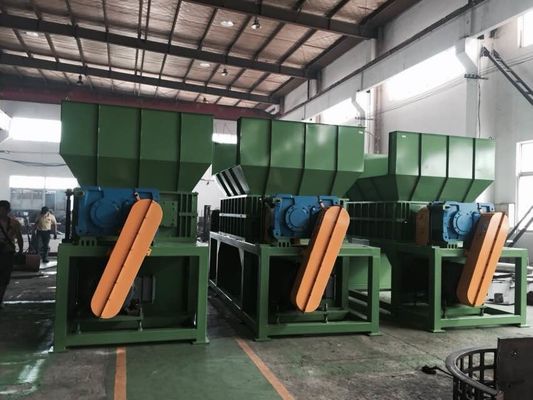 15ton/h廃物は二重シャフトのシュレッダー機械を撮影する